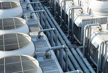 Legionella control in evaporative cooling systems – why monitoring makes all the difference 