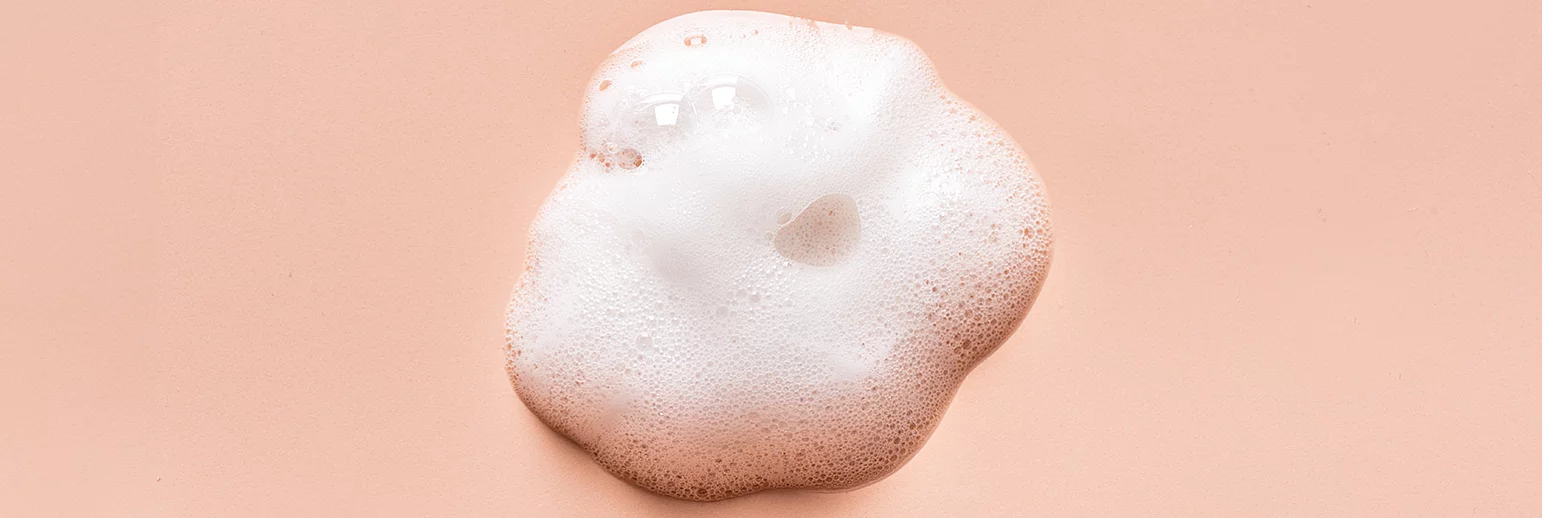 El poder de los surfactantes en la cosmética: La misma espuma de siempre pero sin sulfatos. 